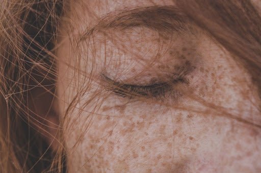 Professional beauty tips for dry skin and sensitive skin featuring organic and natural products. Inlight Beauty blog